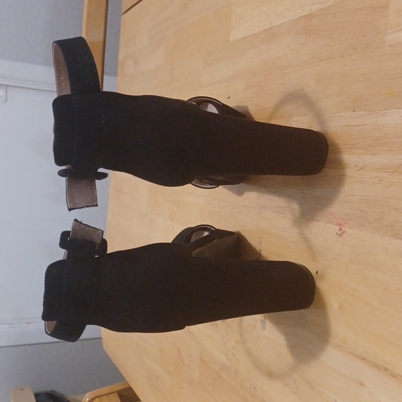 Black Heel Toeless Pumps Size 11, Worn Once, Buckle Clasp 4" Heel - Picture 4 of 4